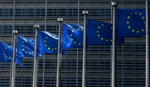 Ecoutes téléphoniques en Grèce : la Commission européenne hausse le ton