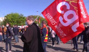 Mobilisation de salariés devant la centrale nucléaire de Gravelines