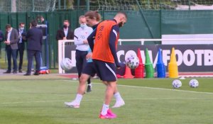 Football : les Bleus à l'entraînement avec Benzema