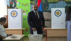 Arménie: le Premier ministre Nikol Pachinian vote aux élections législatives