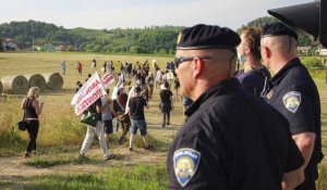 Des militants bloquent un poste de frontière entre la Bosnie et la Croatie