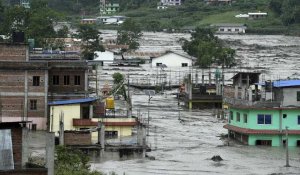 Népal : les pluies de mousson provoquent des inondations monstres