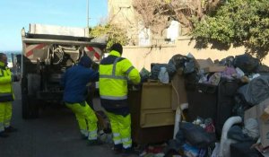 Grève des éboueurs à Marseille: la mairie envoie des renforts