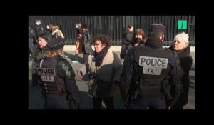 "Convois de la liberté" : lacrymogènes contre des manifestants sur les Champs-Elysée