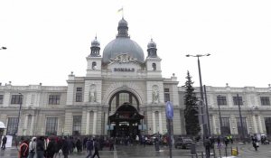 Ukraine: images depuis la gare de Lviv, où les civils tentent de quitter le pays