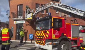 Les sapeurs-pompiers de Wormhout interviennent pour la chute d'une antenne rue de la Résistance