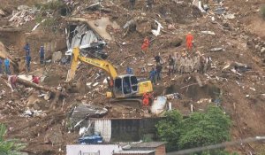 Brésil: les fouilles reprennent quatre jours après des inondations catastrophiques