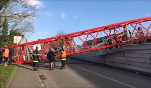 Une grue de chantier s'effondre sur une route de Saint-André-lez-Lille sans faire de victime