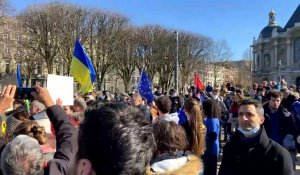 Lille : plusieurs centaines de personnes en soutien à l’Ukraine place de la République