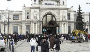 Images of crowds at Lviv train station waiting to depart Ukraine