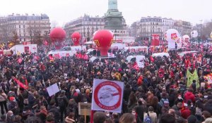 A Paris, des milliers de personnes au départ de la manifestation pour les salaires et l'emploi