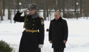 Vladimir Poutine rend hommage aux morts du siège de Leningrad