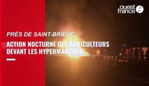VIDÉO. Près de Saint-Brieuc, coup de pression nocturne des agriculteurs devant des hypermarchés