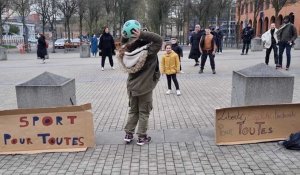 Manifestation devant la mairie de Lille de Hijabeuses