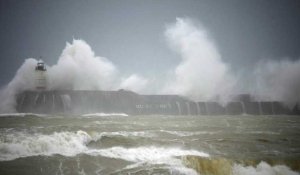 La tempête Eunice balaie le Royaume-Uni et met l'Europe du nord en alerte