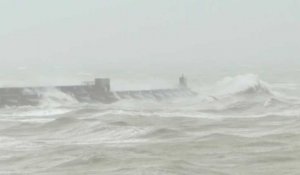 Tempête Eunice : vents violents et mer déchaînée à Brighton, dans le Sud de l'Angleterre