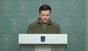 Zelensky salue l'"héroïsme" des Ukrainiens face à l'avancée russe