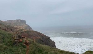 VIDEO. Les falaises de Praia do Norte attendent les spectateurs