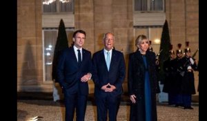 Brigitte Macron : Cette robe fendue XXL de gala qui lui donne du fil à retordre sur les marches de l'Élysée... Son époux Emmanuel Macron lui vient en aide !