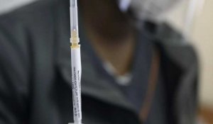 Peter Sands, du Fonds Mondial : "ne pas vacciner les pays pauvres est suicidaire"