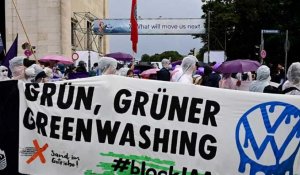 Munich : des militants écologistes manifestent contre le salon de l'automobile