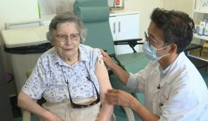 Covid: l'injection d'une 3e dose débute dans les maisons de retraite