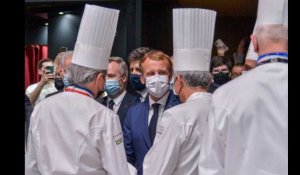 Emmanuel Macron : le Président de la République victime d’un jet d’oeuf durant un déplacement à Lyon