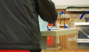 Des électeurs votent au deuxième jour des élections législatives russes