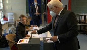 Le président allemand Steinmeier vote pour les élections législatives