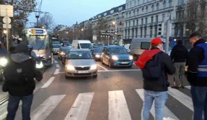 Une manifestation de police bloque la circulation place Sainctelette à Bruxelles