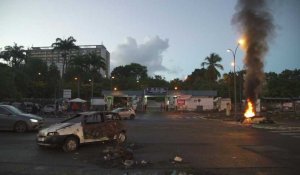 Grève illimitée en Guadeloupe: des barrages installés sur les routes