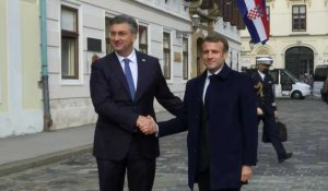 Le président français Macron accueilli par le Premier ministre croate Plenkovic
