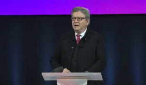 Présidentielle: "Non la France ce n'est pas l'extrême droite" défend Mélenchon en meeting