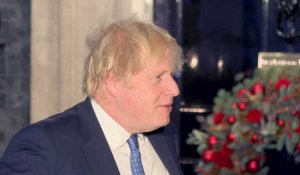 Royaume-Uni: Boris Johnson allume les guirlandes du sapin de Noël du 10 Downing Street