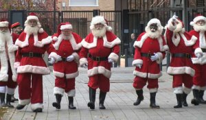 Londres: une école de pères Noël rouvre ses portes pour les fêtes
