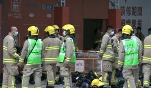 Hong Kong : les pompiers sur les lieux d'un incendie dans un gratte-ciel