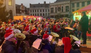 Aire-sur-la-LYs : Les Tubas de Noël en concert sur le marché de Noël