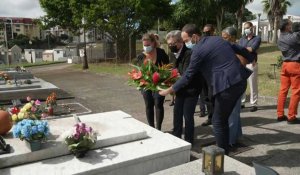 Jean-Luc Mélenchon se recueille sur la tombe d'Aimé Césaire en Martinique