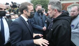 Emmanuel Macron à un salarié de Vallourec: "On se mobilise... Faut faire attention"