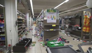 Violences en Guadeloupe: images de dégâts dans un supermarché et une banque