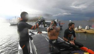 Pérou: le nageur quadri-amputé Théo Curin traverse le lac Titicaca