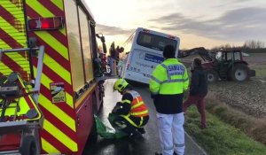 Ecques: un bus scolaire dans le fossé, vingt-neuf élèves secourus