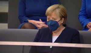 Angela Merkel ovationnée au Bundestag juste avant l’élection d’Olaf Scholz