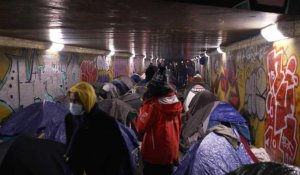 Près de Paris, des dizaines de migrants évacués d'un campement sous le périphérique