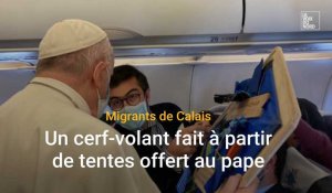 Migrants de Calais: un cerf-volant fait à partir de tentes offert au pape, récit d’un projet tenu secret