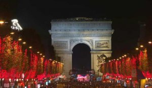 A Paris, les Champs-Élysées illuminés par Clara Luciani