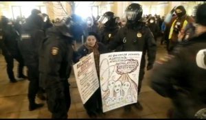 A Saint-Pétersbourg, la police arrête les manifestants anti-guerre