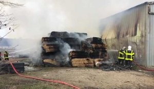 Incendie dans une exploitation agricole à Regniowez