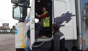 Christophe La Cancellera, menuisier à Locquignol, propose d'utiliser les camions polonais qui rentrent à vide pour envoyer des colis humanitaires en Ukraine.