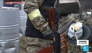Résistance ukrainienne à Kiev : sous la menace d'un assaut russe, les civils s'organisent